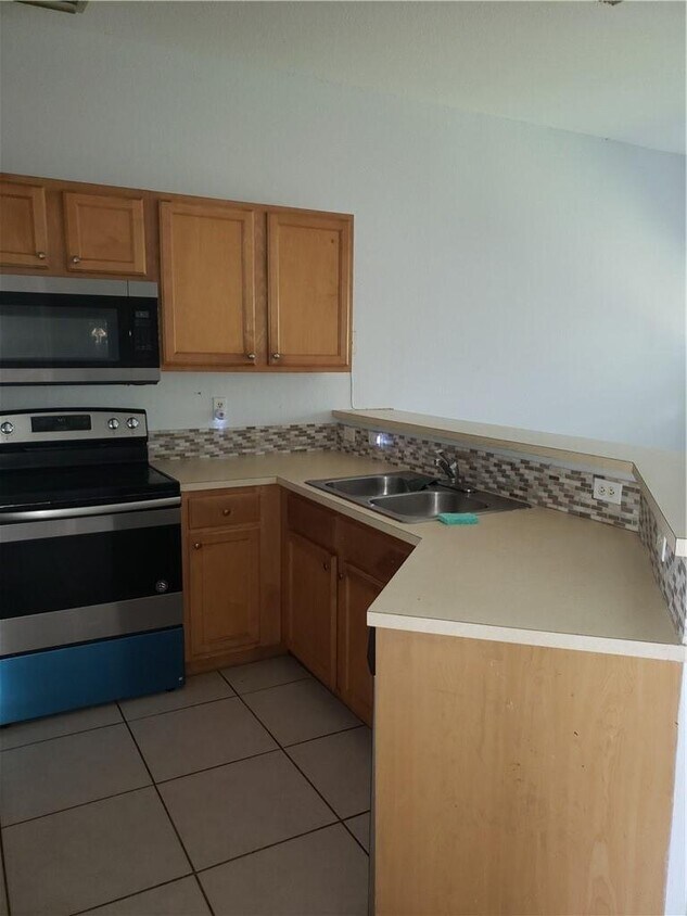 Foto del edificio - 2352 Coral Springs Dr