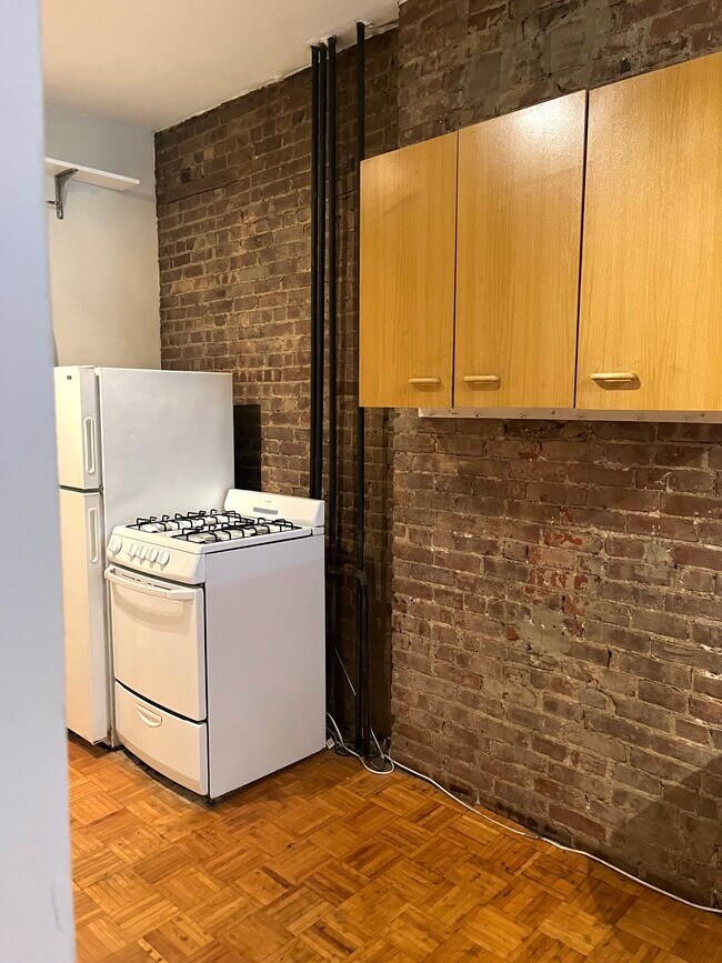 Foto del edificio - 328 E 48th St