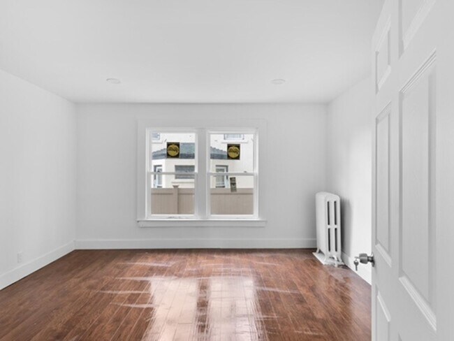 Building Photo - 3 Bedroom Duplex in Buffalo