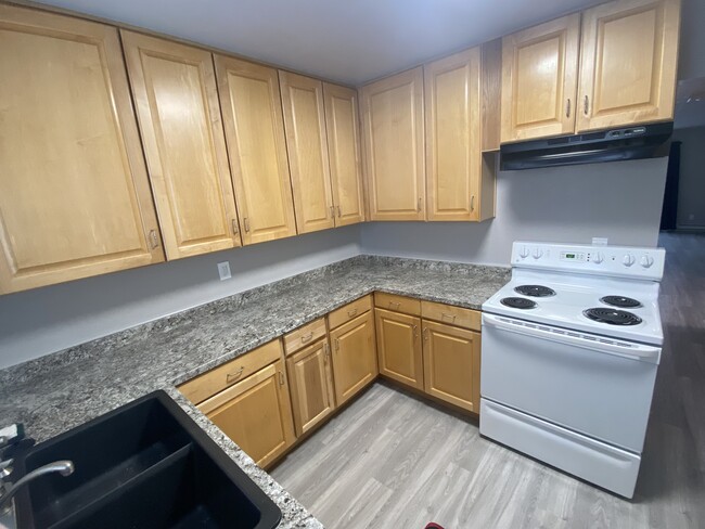 Kitchen - 687 E Clarion Dr