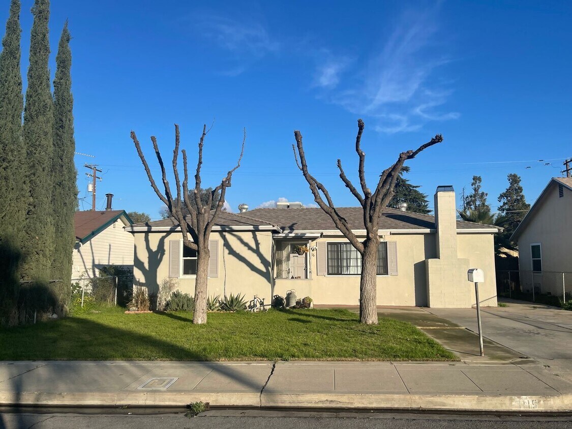 Foto del edificio - Nice home for rent in Visalia with a pool
