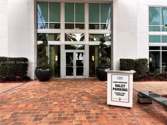 Foto del edificio - 7900 Harbor Island Dr