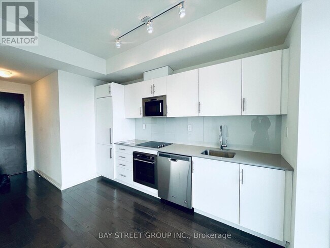 Photo du bâtiment - 460 Adelaide St E