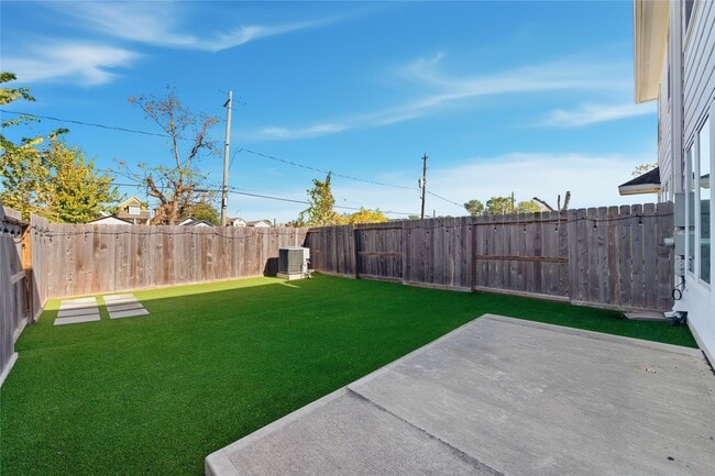 Foto del edificio - 819 W 19th St