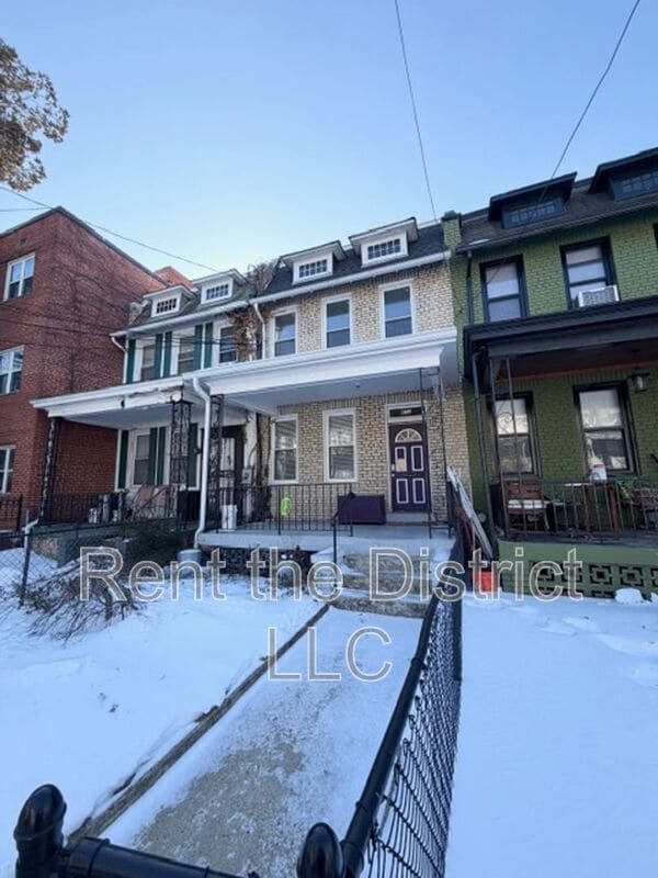 Photo - 814 Longfellow St NW House