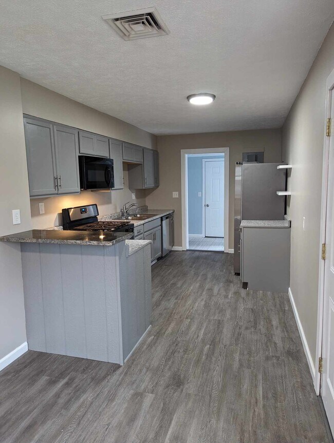 Foto del edificio - 4860 Forest Rd