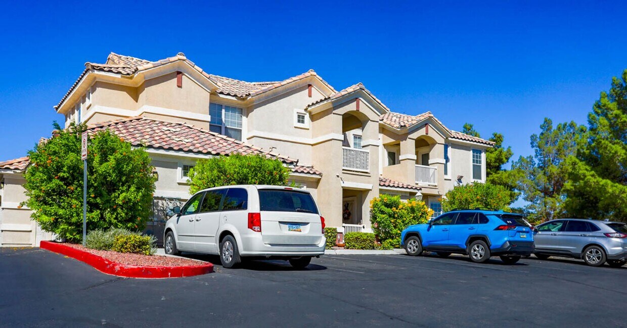 Foto principal - 3 Bedroom North Las Vegas Condo Convenient...