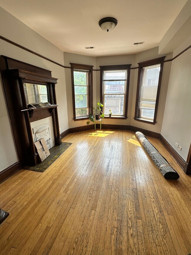 Foto del edificio - 3350 N Sheffield Ave
