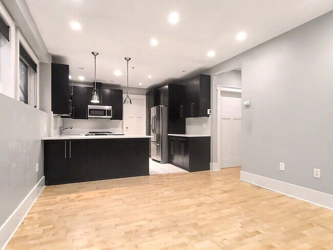 Foto del edificio - AVAILABLE NOW! Modern Capitol Hill 2 Bedroom Apartment, W/S/G Utilities Included!