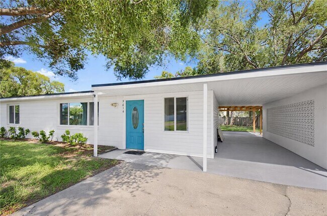 Foto del edificio - 9616 Pineridge Ave