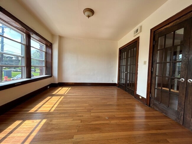 Building Photo - CASS D Apartments-5336