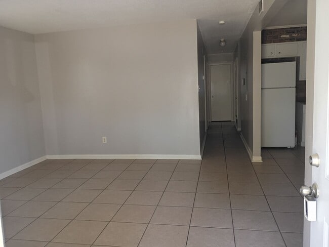 Building Photo - MOVE IN READY