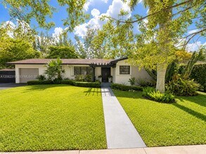 Building Photo - 4611 SW 82nd Ct