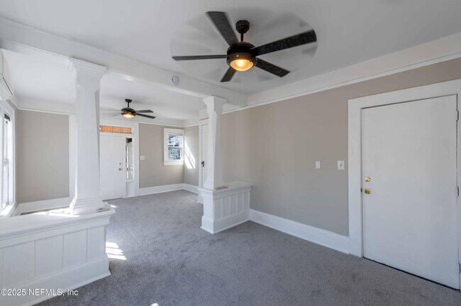 Foto del edificio - 117 E 4th St