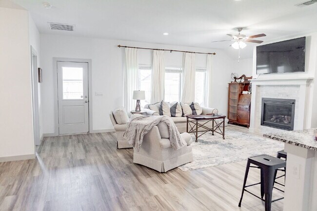 Building Photo - Gorgeous 4/2 in Cooper ISD