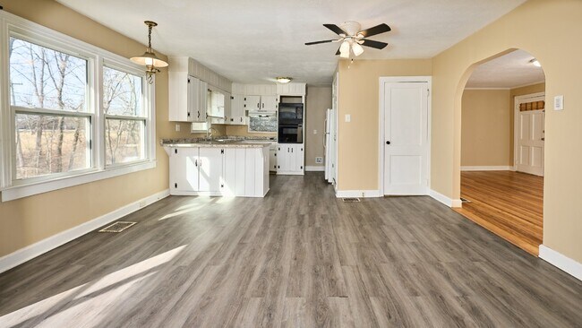 Building Photo - For Rent: 4 BR, 2 BA home (Application pen...