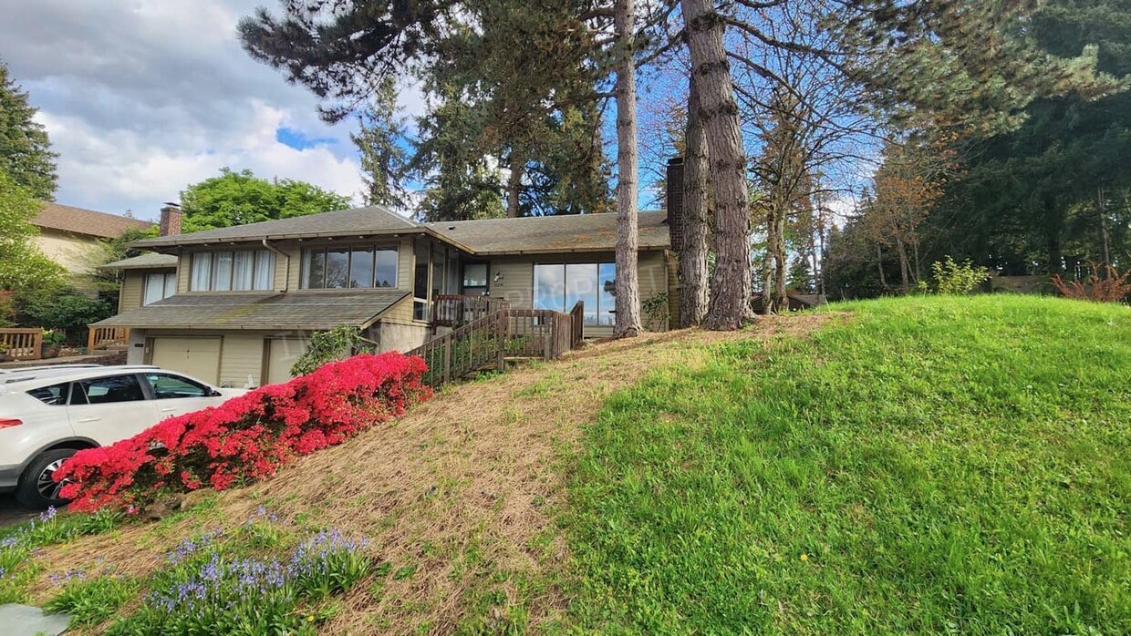 *1/2 OFF 1ST MONTH'S RENT PROMO* 3 BR Townhome- Wonderful Privacy Deck in Beaverton with 1 Car Ga... - *1/2 OFF 1ST MONTH'S RENT PROMO* 3 BR Townhome- Wonderful Privacy Deck in Beaverton with 1 Car Ga...