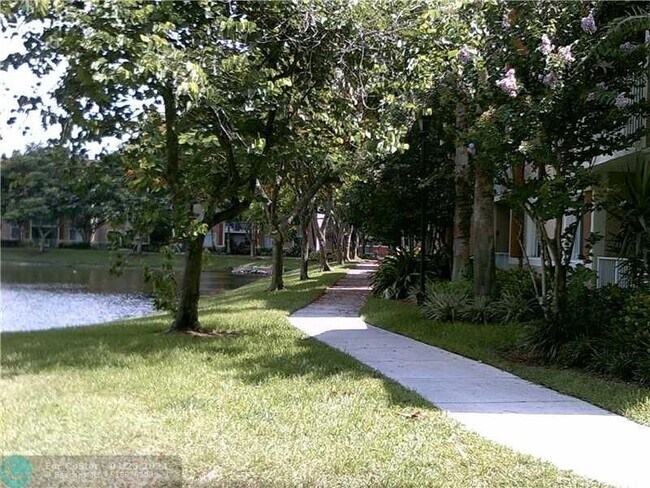 Foto del edificio - 3848 Lyons Rd