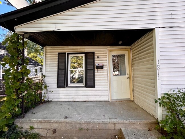 Building Photo - Four Bedroom Home in Northwest Grand Rapids