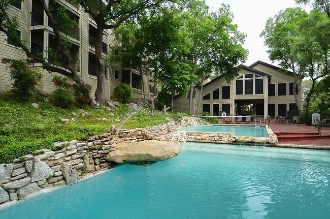 Building Photo - 7630 Wood Hollow Dr