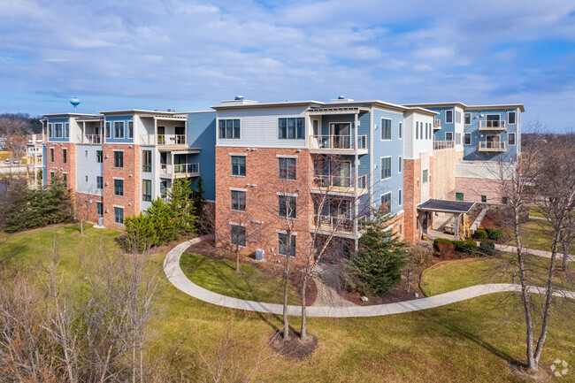 Building Photo - Point at River Shores