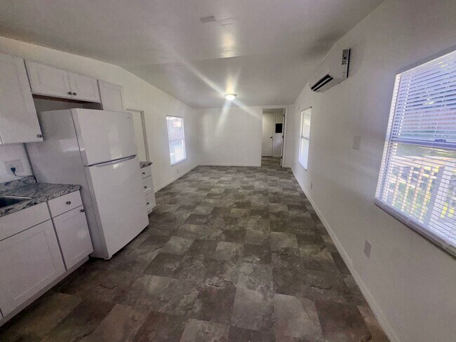 Foto del edificio - 1157 S Christiana Ave