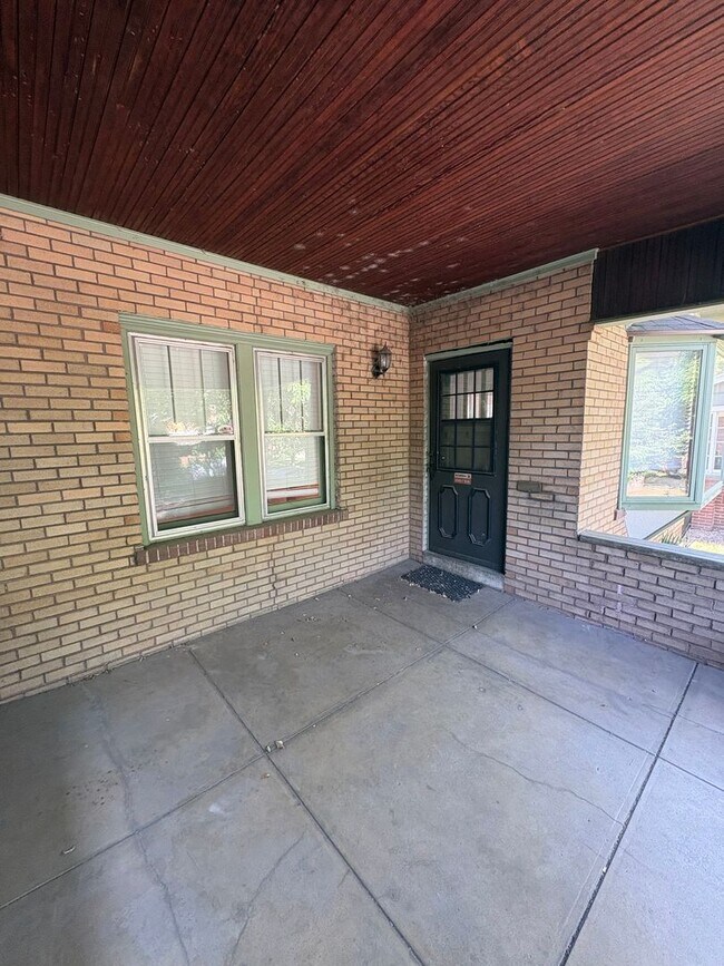 Foto del edificio - Charming 3BR Home Just Blocks from Washington Park with Garage & Storage