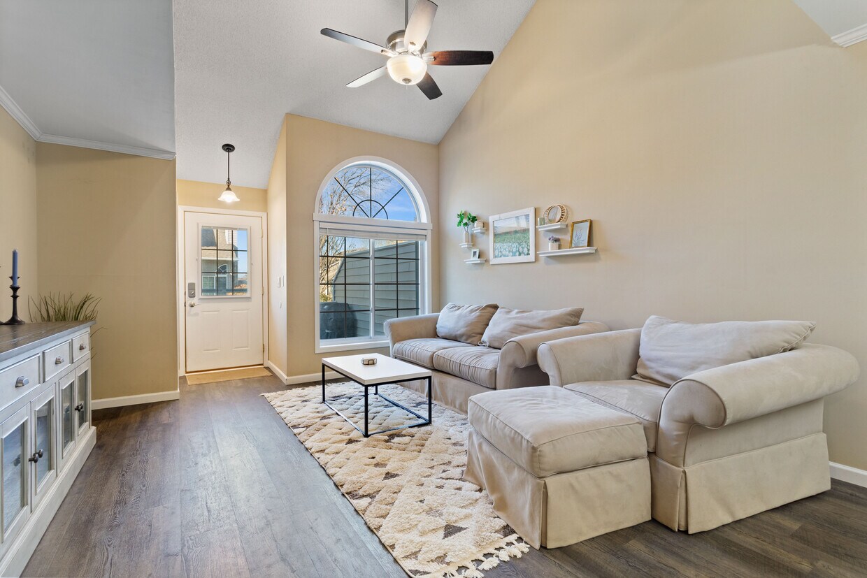 930 106th Ln NW, Coon Rapids, MN 55433 Townhome Rentals in Coon