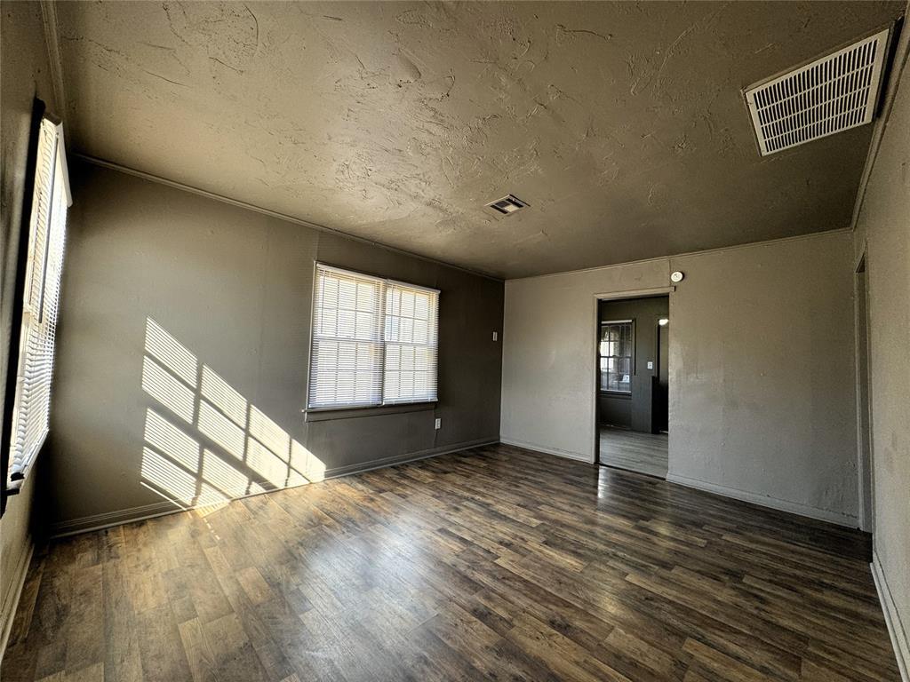 Building Photo - 717 NE 34th Terrace