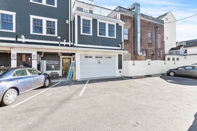 Building Photo - 44 Maple St