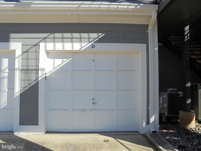 Foto del edificio - 7009 Birkenhead Pl