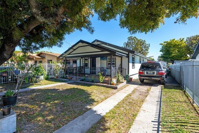 Foto del edificio - 3055 NW 23rd Ave