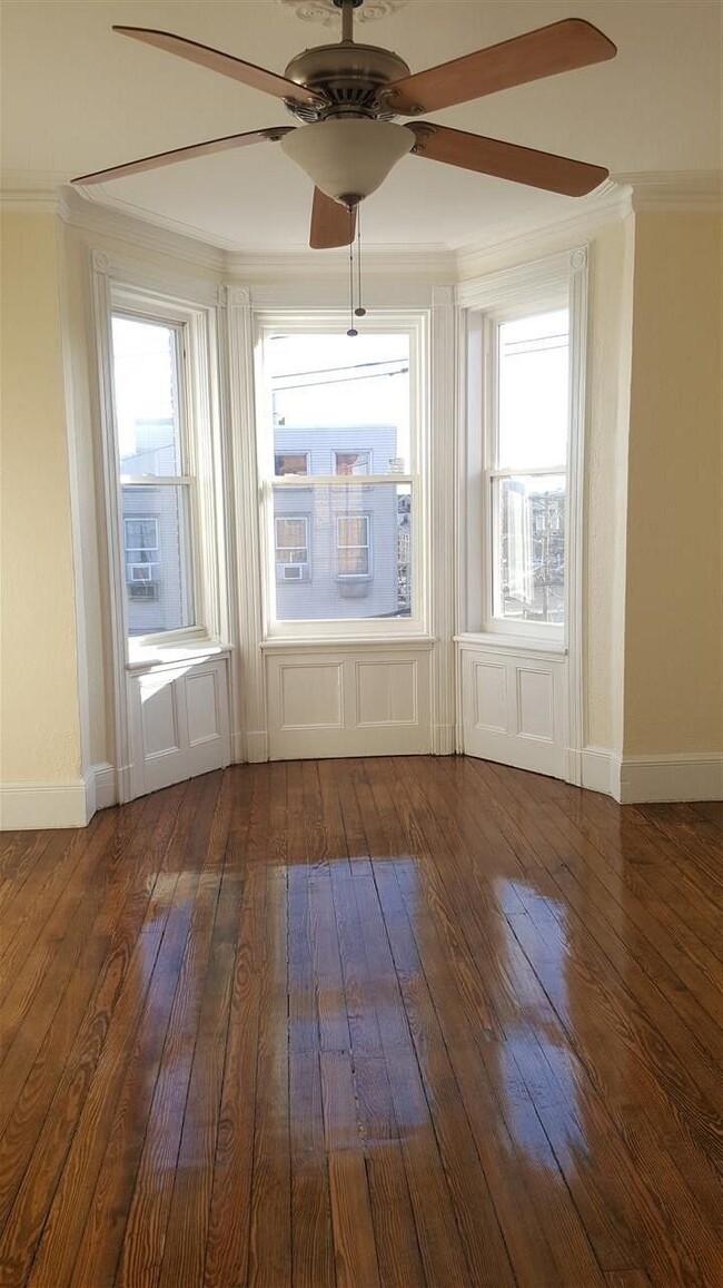 Building Photo - 106 Bowers St