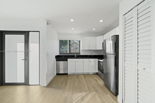 Foto del edificio - 4323 NW 115th Ave