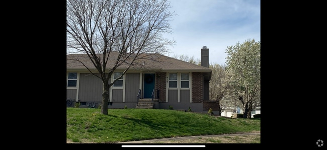 Building Photo - 414 NE Ash Ct