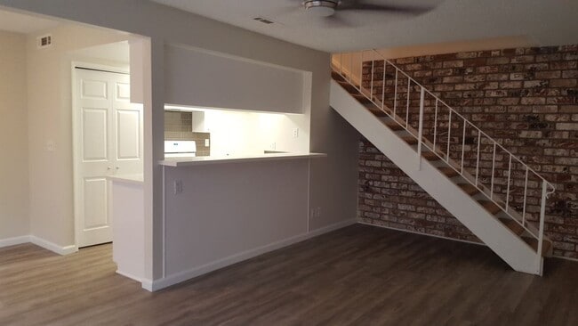 Building Photo - 2603 Sextant Ave