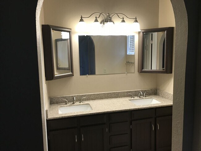 Building Photo - GILBERT AND UNIVERSITY