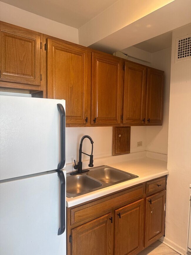 Foto del edificio - 4180 N Marine Dr