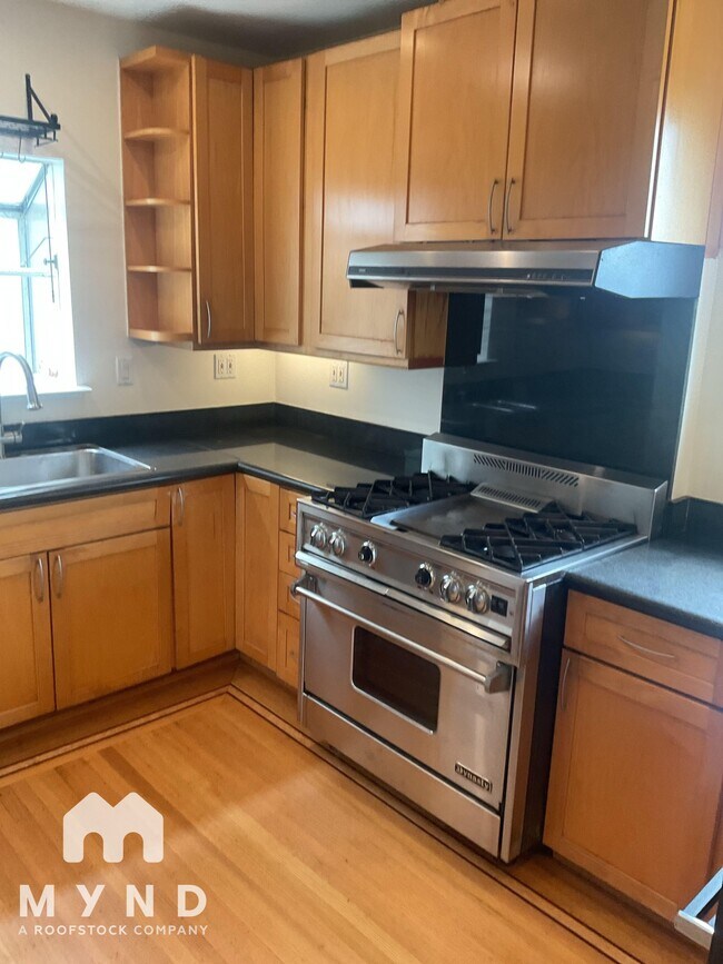 Foto del edificio - 626 Grizzly Peak Blvd