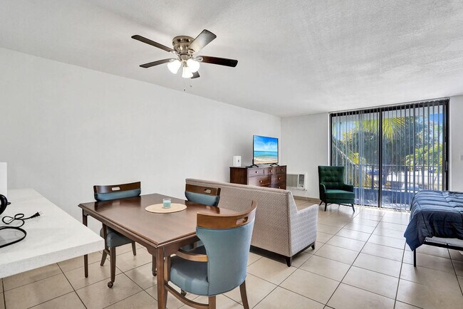 Foto del edificio - 777 NW 155th Ln