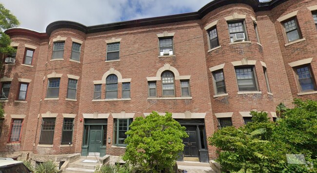 Building Photo - 533 Newbury St