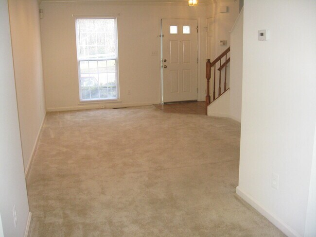 Foto del edificio - 1720 Grover Glen Ct