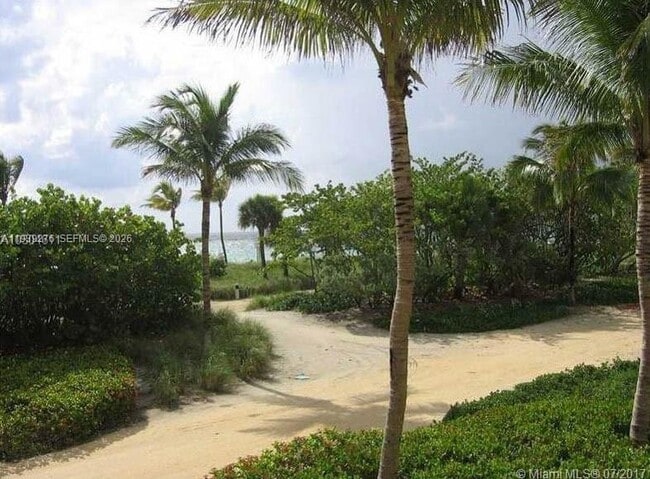 Foto del edificio - 10185 Collins Ave