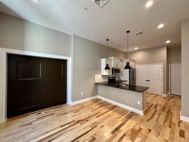 Building Photo - 409 Lackawanna Ave