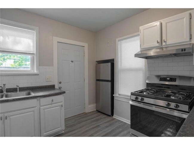 Building Photo - 1002 Lowry Ave N