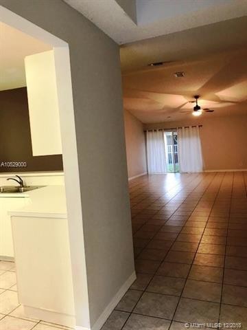 Building Photo - 4101 Pine Ridge Ln
