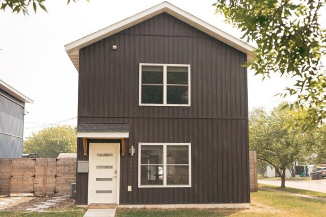 Foto del edificio - Modern three bedroom, two bath, Scandinavi...