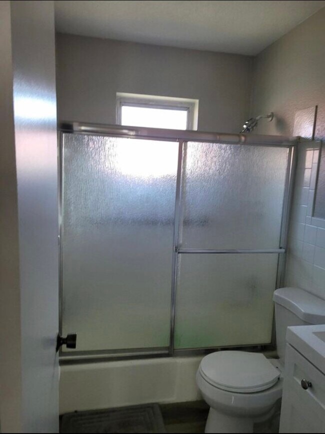 Building Photo - 102 N 4th St