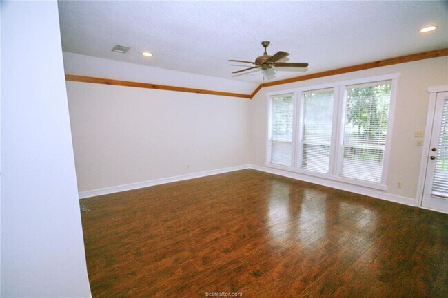 Building Photo - 2323 Kendal Green Cir