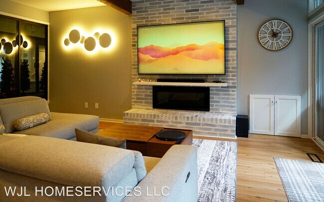 Building Photo - 4 br, 2.5 bath House - 2325 Sahalee Dr E